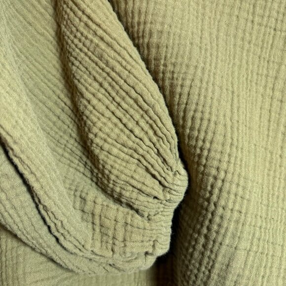 Forever 21 + Sage Green Gauze Long Sleeve Crew Neck Cropped Top Size 2X - Picture 5 of 6